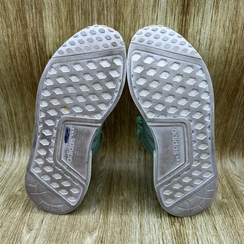 Adidas NMD R1 Men's Size 10 Blush Green Mesh Boost Running Shoes Sneakers FV1739